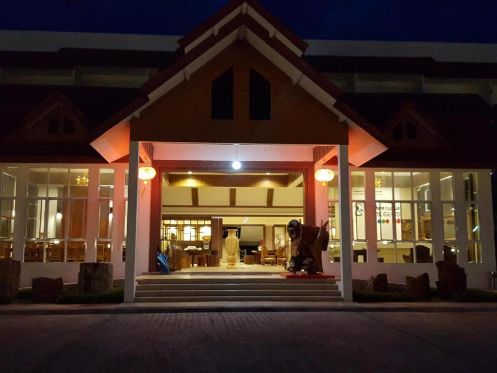 Silayok Grand Hotel Tak Exterior foto