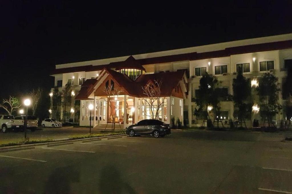 Silayok Grand Hotel Tak Exterior foto